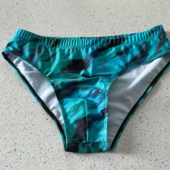 Men’s swim brief. - Picture 8 of 11